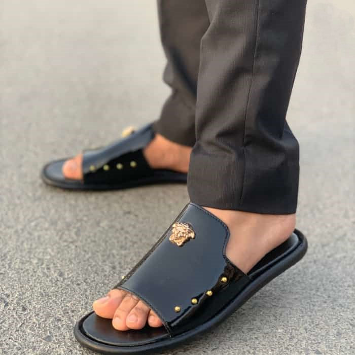 Hedgez Handmade Glossy Black Slipper-CH38